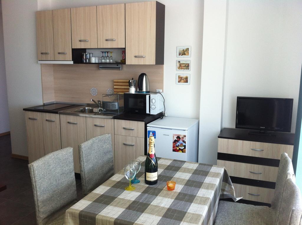 Azur Apartments Sozopol Bilik gambar